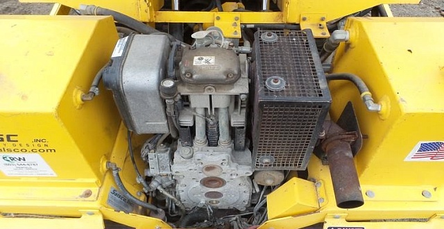 Мини укладчик асфальта на гусеничном ходу TP411